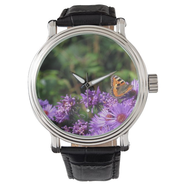 Monarchschmetterling und violette Blumen Armbanduhr (Vorderseite)
