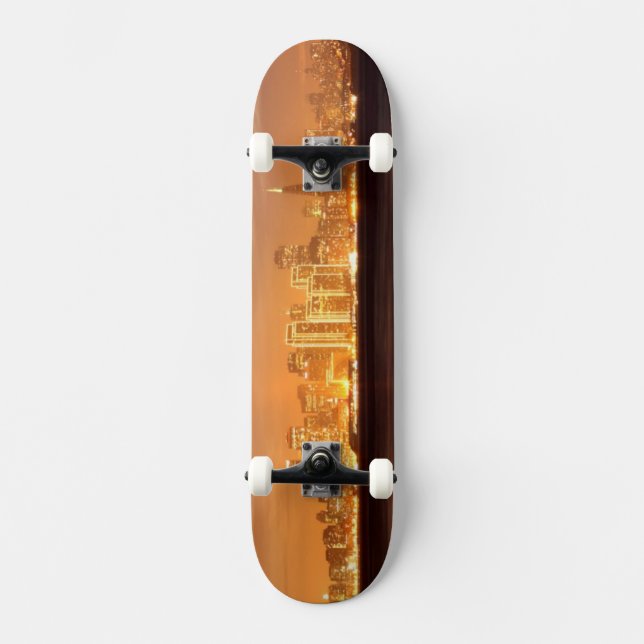 Mond, der über San Francisco an dunstigem Dezember Skateboard (Vorderseite)
