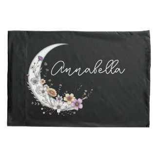 Mond in Floralform mit personalisiertem Namen auf Kissenbezug