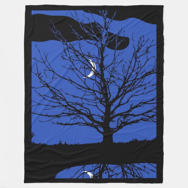 Mond mit Baum, Kobalt Blau, Schwarz und Weiß Fleecedecke (Vorderseite)