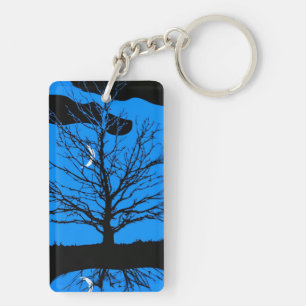 Mond mit Baum, tiefblau, schwarz und weiß Schlüsselanhänger