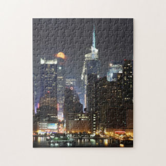 Mond steigt über Stadtmitte New York. Puzzle