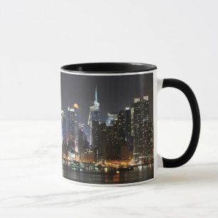 Mond steigt über Stadtmitte New York. Tasse