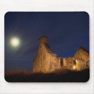Mond über Cottage-Ruinen County Galway, Irland Mousepad