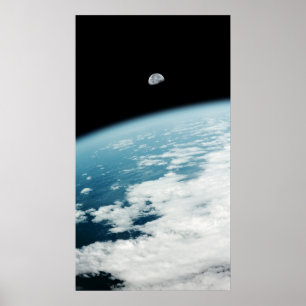 Mond über der Erde Poster