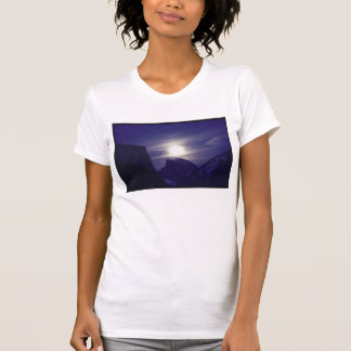 Mond über halber Haube T-Shirt