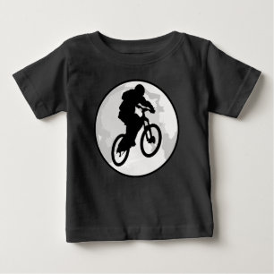 Mond und Mountainbiker Springen Silhouette Baby T-shirt