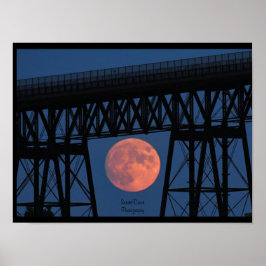Mondaufstieg unter der Walkway Bridge Poster