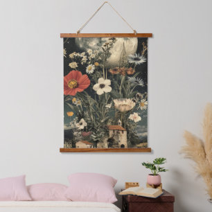 Mondbeschienene Blüten über rustikalen Charme Wandteppich Mit Holzrahmen