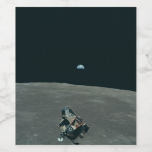 Mondlandefähre Apollo und Earthrise über dem Mond Weinetikett