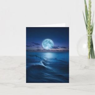 Mondlicht-Ozeanwellen bei Vollmond