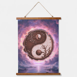 Mondlichtbalance – Yin Yang des ewigen Lichts. Wandteppich Mit Holzrahmen