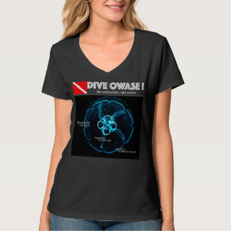 Mondqualle im Unterwasserraum T-Shirt