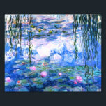 Monet Pink Water Lilies Fotodruck<br><div class="desc">Ein Monet-Rosa-Foto,  das in einem ruhigen,  blauen Teich mit Lilienpolstern schwebende,  rosafarbene Seerosen zeigt. Ein großartiges Monet-Geschenk für die Liebhaber von Impressionismus und französischer Kunst.</div>