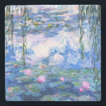 Monet Pink Water Lilies Steinuntersetzer<br><div class="desc">Ein rosafarbener Untersetzer aus Stein,  der in einem ruhigen,  blauen Teich mit Lilienblättern schwebende,  rosafarbene Seerosen beherbergt. Ein großartiges Monet-Geschenk für die Liebhaber von Impressionismus und französischer Kunst.</div>