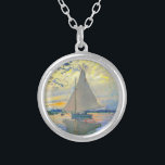 Monet Sailboat in Le Petit-Gennevilliers Versilberte Kette<br><div class="desc">Necklace mit Claude Monets Ölgemälde Sailboat in Le Petit-Gennevilliers (1874). Ein ruhiges Segelboot segelt in Paris,  Frankreich. Ideal für Liebhaber des Impressionismus und französischer Kunstsammler!</div>