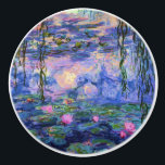 Monet Water Lilie Kunstvoll wandern Keramikknauf<br><div class="desc">Claude Monet war einer der Gründer des französischen Impressionismus in der Außenlandschaft. Dies ist eines seiner vielen Gemälde aus dem Seerosenteich, die die Spiegelung vom Himmel über zeigen, mit weinenden Weidenzweigen, die über dem Teich hängen, und den im Wasser schwimmenden Lilien-Blume.</div>