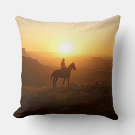Monochromatic Golden Hour Cowboy Silhouette Desert Kissen