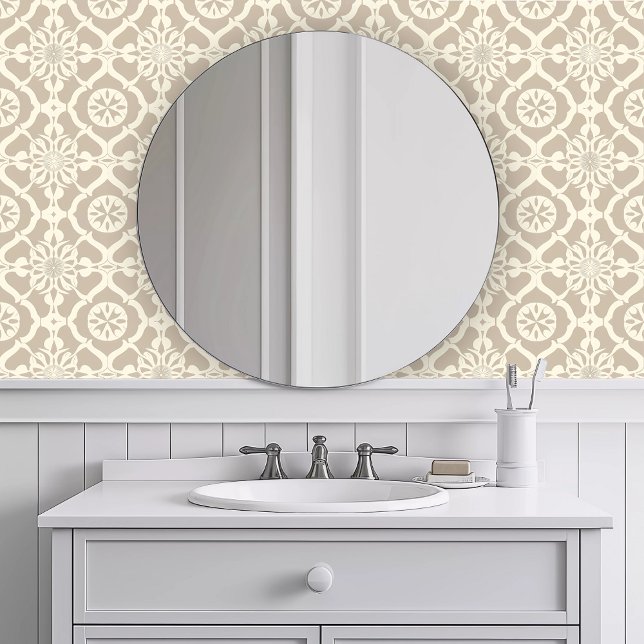 monochromatisch neutral geometrisch tapete (Monochromatic Neutral Geometric Wallpaper in a white bathroom.)