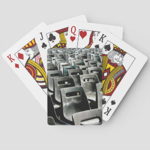 Monochromatische graue Stühle Spielkarten