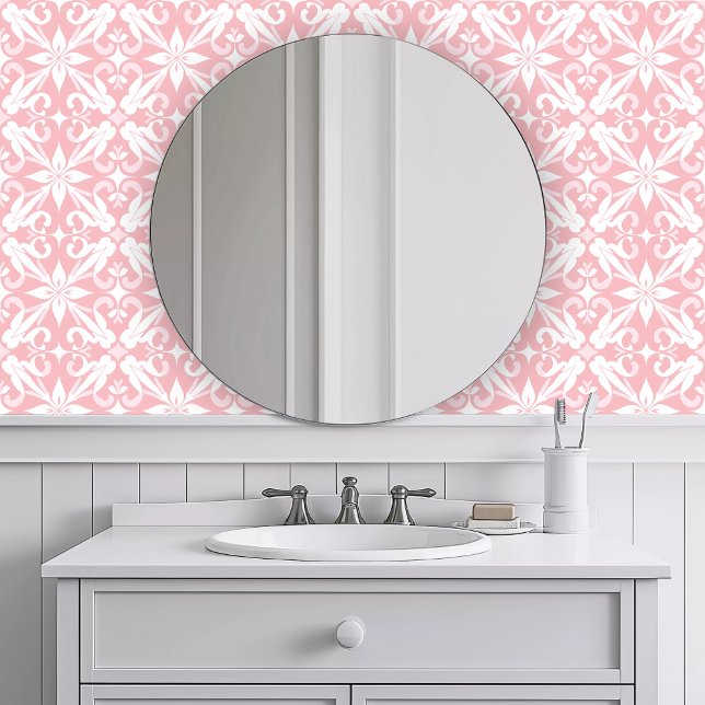 Monochromatisches geometrisches Rosa Tapete (Monochromatic Geometric Pink Wallpaper in a bathroom.)