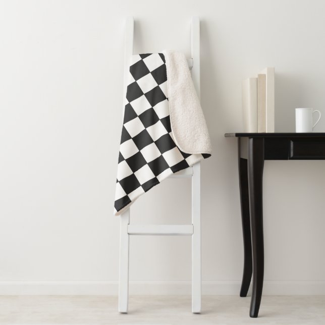 Monochromatisches Schwarz-weiß-Quadrat-Muster Sherpadecke (Beispiel)