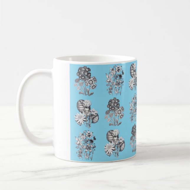 Monochrome Blume auf babyblauem Hintergrund Kaffeetasse (Links)