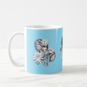 Monochrome Blumen auf babyblauem Hintergrund Tasse