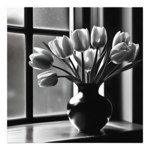 "Monochrome Eleganz: Schwarz-weißes Tulip Stillleb Fotodruck