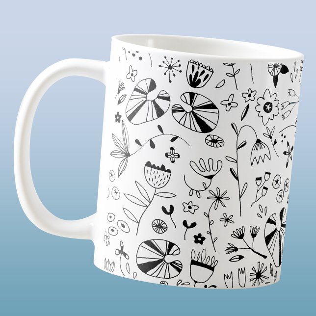 Monochrome freie Blume Kaffeetasse (Modern floral botanical black and white pattern mug)