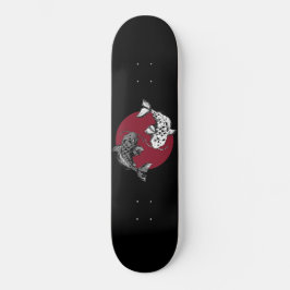 Monochrome Koi-Karpfen auf rotem Kreis Skateboard