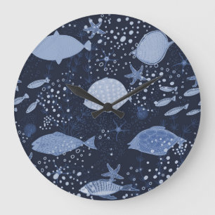 Monochrome sleeping fishes, dark pattern. große wanduhr