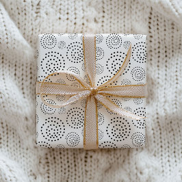 Monochromes schwarzes geometrisches Wirbelmuster Geschenkpapier