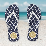 Monografie der marokkanischen Marine und Gold Flip Flops<br><div class="desc">Maßgeschneiderte,  bedruckte Flop-Sandalen mit einem stilvollen marokkanischen Quartrefolienmuster und einem eigenen Monogramm oder einem anderen Text in einem Kreisrahmen. Klicken Sie auf Anpassen,  um Schriftart und Farben zu ändern oder eigene Bilder hinzuzufügen,  um ein einzigartiges Design zu erstellen!</div>