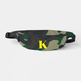 Monografischer Soldat der Militärarmee in Camo Bauchtasche