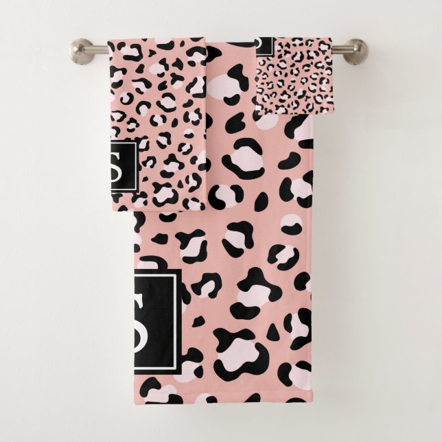 Monogram - Animal Print, Gepunktet Leopard - Pink Badhandtuch Set (Insitu)