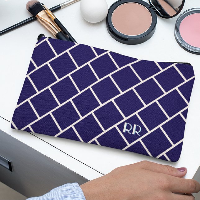 Monogram Beige & Navy Blue Stylish Trellis Pattern Zubehörtasche (Von Creator hochgeladen)