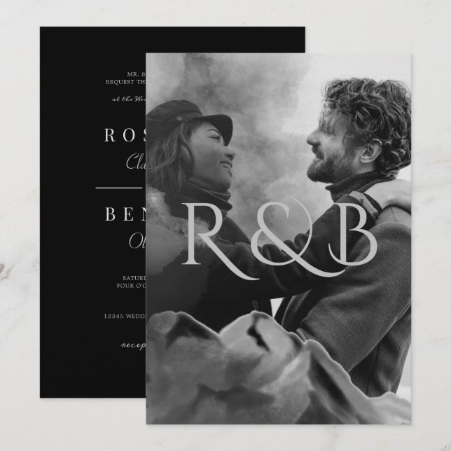 Monogram Black and White Mountains Foto Wedding Einladung (Vorne/Hinten)