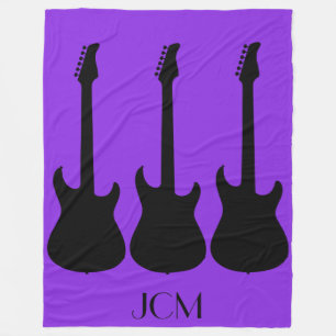 Monogram Black Electric Gitarren auf Lila Fleecedecke