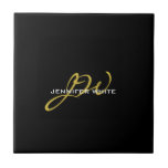 Monogram Black Gold Color Schlicht Moderner Name Fliese<br><div class="desc">Suchen Sie nach einem funktionalen und aussehenden Design? Dieses einfache,  minimalistische und moderne Design ist für Sie. Wie wäre es mit diesem Design,  das Ihnen Aufmerksamkeit zeichne?</div>