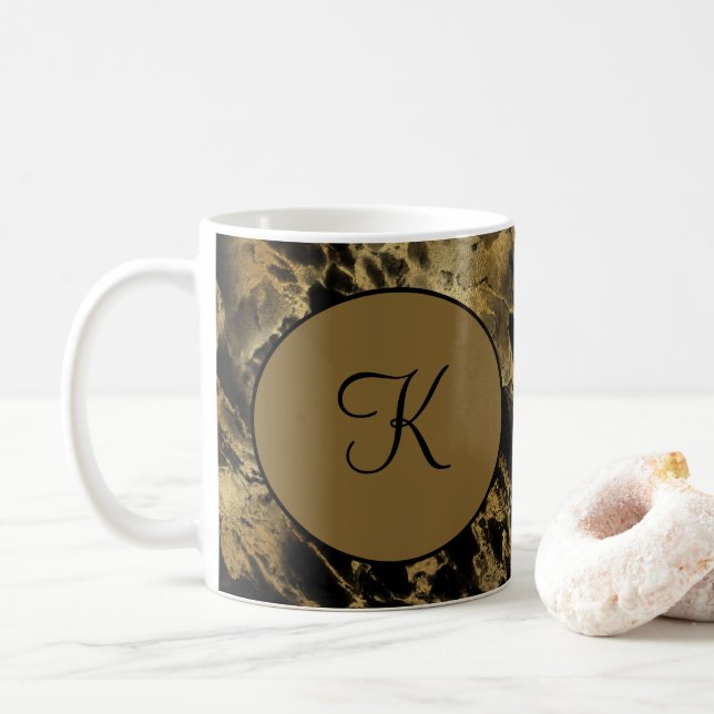 Monogram Black Gold Marmor Agate Trendy Modern Kaffeetasse (Mit Donut)