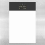 Monogram Black Gold | Modernes Minimalistisches El Magnetisches Trockenlöschblatt<br><div class="desc">Ein einfaches,  individuelles Monogramm-Design in einer goldenen,  modernen minimalistischen Typografie auf schwarzem Hintergrund. Die Monogramm-Initialen und der Name können zusammen mit der Feature-Zeile leicht personalisiert werden,  um ein Design so einzigartig wie Sie sind zu machen! Das perfekte Geschenk oder Accessoire für jeden Anlass.</div>