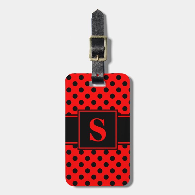 Monogram Black Polka Dots on Red Gepäckanhänger (Vorderseite vertikal)