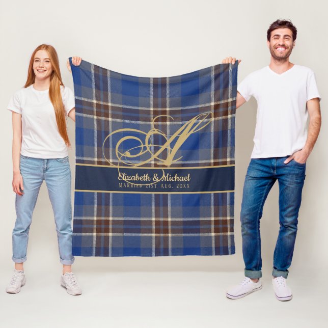 Monogram Blue Tartan Karierte Newlyweds Wedding Fleecedecke (Beispiel)