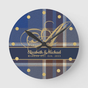 Monogram Blue Tartan Karierte Newlyweds Wedding Runde Wanduhr