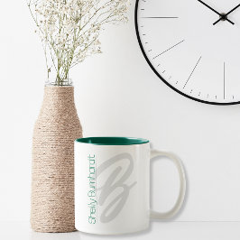 Monogram Bold Minimal Personalisiert Emerald Green Zweifarbige Tasse