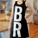 Monogram Bold Modern Black Schürze<br><div class="desc">Introducing our personalized masterpiece, the Monogrammed Maven Apron, where function meets fashion. Elevate your culinary adventures with this exquisitely designed apron adorned with a bold and oversized monogram. Your kitchen is your castle, and you are the reigning chef deserving of an apron that's as unique and bold as your recipes....</div>
