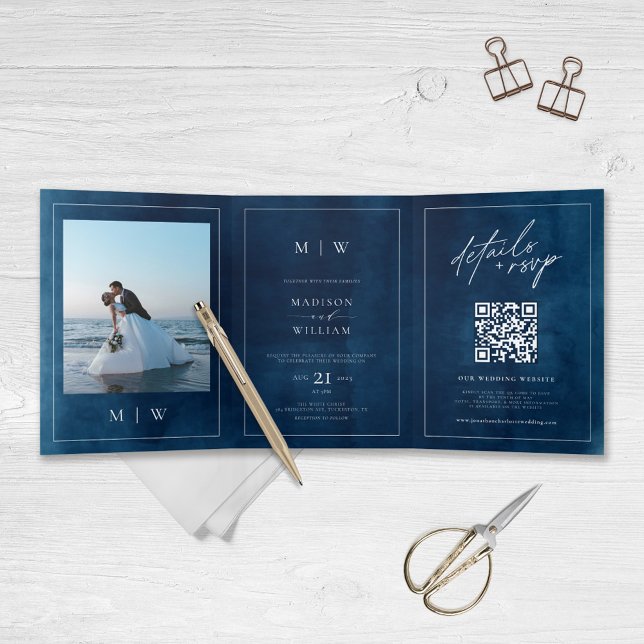Monogram & Border Elegant Navy Blue Wedding Dreifach Gefaltete Einladung (Von Creator hochgeladen)