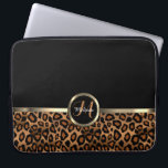 Monogram Brown and Black Leopard with Gold Accents Laptopschutzhülle<br><div class="desc">Elektronischer Laptop-Sieb. Mit einem braunen und schwarzen Leopard-Tierdruck mit goldenen Akzenten mit monogramm Buchstaben und Namen für Sie bereit, um Ihre persönlichen Wünsche zu erfüllen. ⭐ Dieses Produkt ist zu 100% benutzerdefinierbar. *****Klicken Sie auf die SCHALTFLÄCHE ANKLICKEN, um hinzuzufügen, zu löschen, zu verschieben, zu verändern, umzudrehen, zu drehen, etc... alle...</div>
