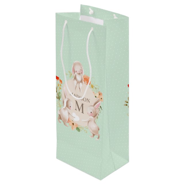 Monogram Bunny Rabbits Floral Baby Personalisiert Geschenktüte Für Weinflaschen (Rückseite Schrägansicht)